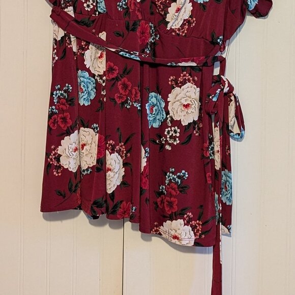 Red faux-wrap blouse with white flowers - Picture 2 of 5
